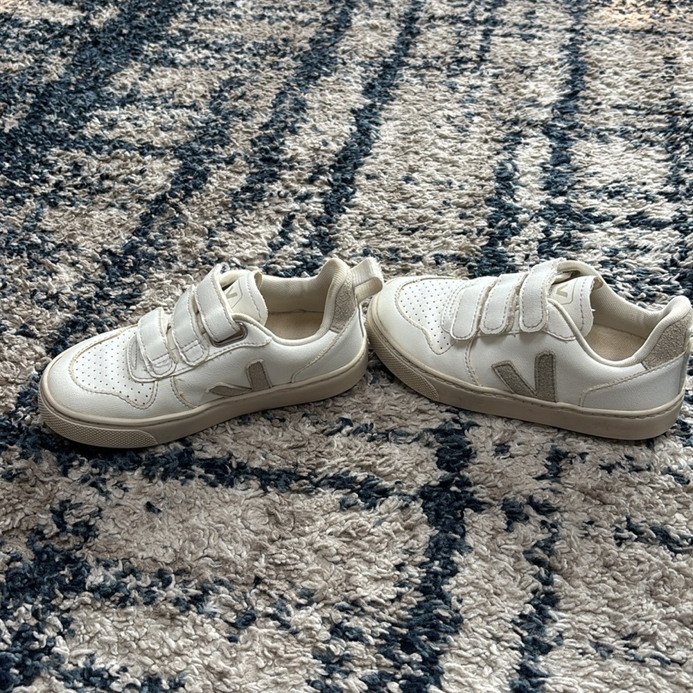 Veja toddler size 11 sneakers EUC - Picture 2 of 8